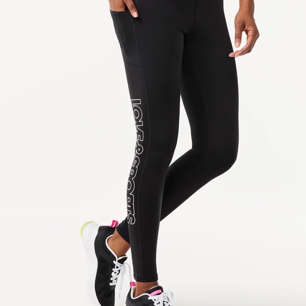 Love & Sports Leggings with Side pockets and drawstring waist.